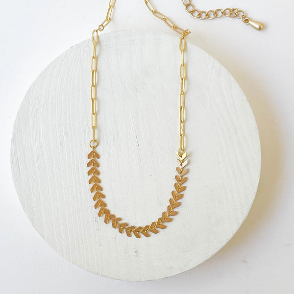 gold dainty design necklace