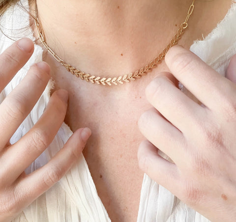 gold dainty design necklace