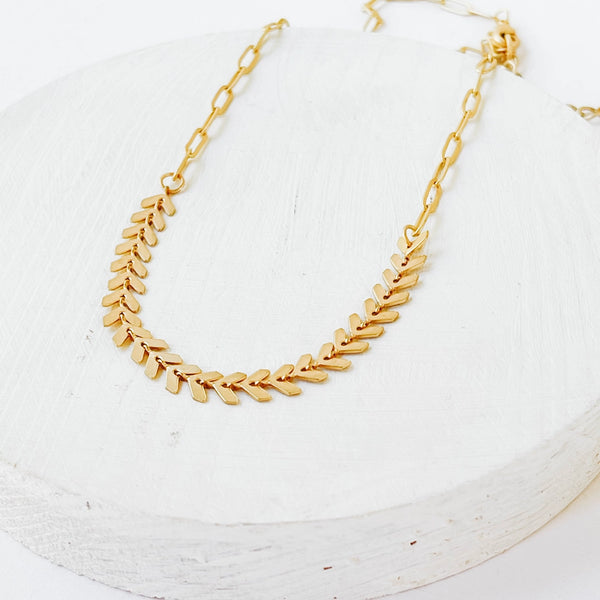 gold dainty design necklace